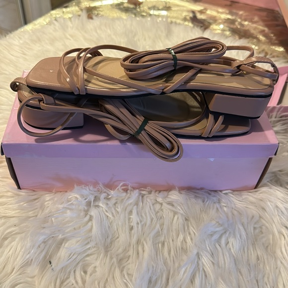 LACE UP SANDAL SIZE 9 NEW NEVER WORN - Picture 3 of 3